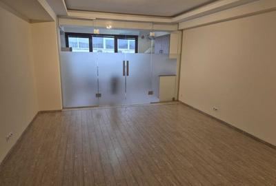 Apartament cu 3 camere semidecomandat în Dorobanți