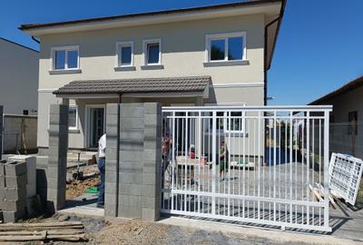 Duplex cu 3 camere în Moșnița Nouă