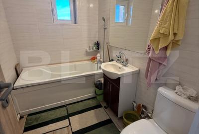 Apartament de 3 camere, 71 mp, zona Nicolina 1 - 9