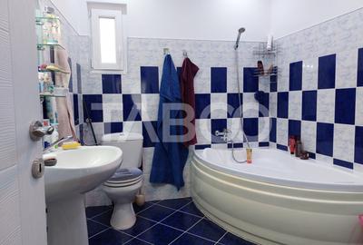 Casa si curte pretabila pentru 2 familii 980 mp teren liber Cisnadie - 9