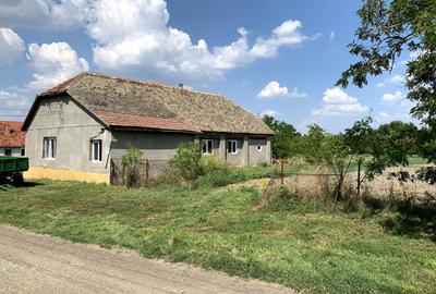 Casa individuala în Otelec - 2,518 mp teren - 2 fronturi stradale - 1