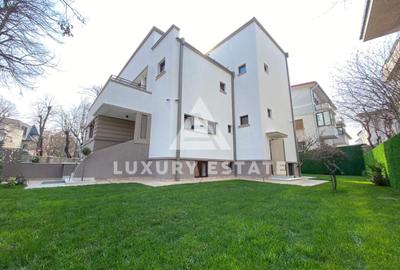 Casă individuală cu 10 camere în Capitale