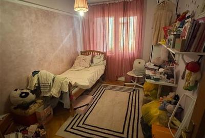 Ap 4 cam, str Mihail Kogalniceanu, bloc vila,88 mp utili, et 3/3 - 9