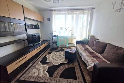 Apartament cu 3 camere semidecomandat în Tractorul