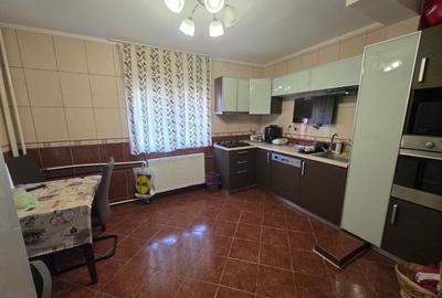 Vitanul nou, chiar pe Foisorului, stradal, bloc reabilitat - 11