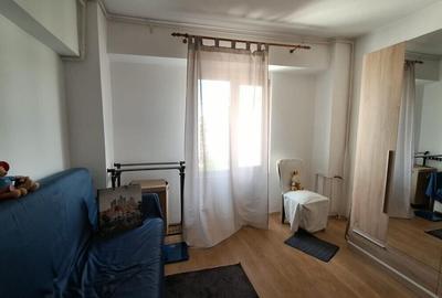 Piata Muncii  - Iancului apartament 1989, decomandat- 3 camere - 9