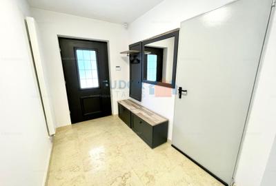 Beautiful 3 Bedroom Villa in Oxford Gardens - 2