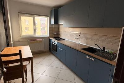 Apartament cu 4 camere semidecomandat, mobilat în Drumul Taberei
