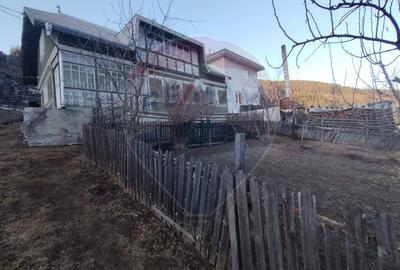 Case cu 7 camere de vânzare în comuna Panaci, sat Drăgoiasa. - 5