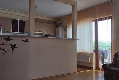 Apartament cu 2 camere semidecomandat, mobilat în Florești