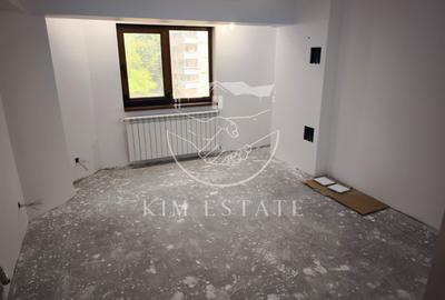 Apartament cu 3 camere decomandat în Boema