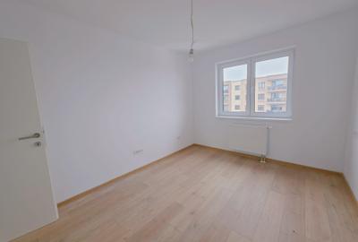 Apartament cu 3 camere decomandat în Tractorul