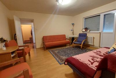 Apartament cu 2 camere semidecomandat, mobilat în Cetate