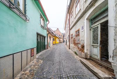 Casă cu 9 camere și curte interioară – Centru Istoric Sibiu - 1