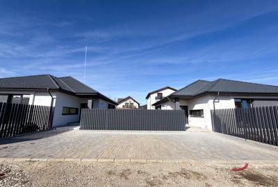 Casa Single Pe Parter Sanpetru Toate Utilitatile - 1