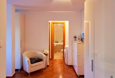 Proprietar, inchiriez apt. 2 camere, decomandat, Sebastian - Razoare - 5