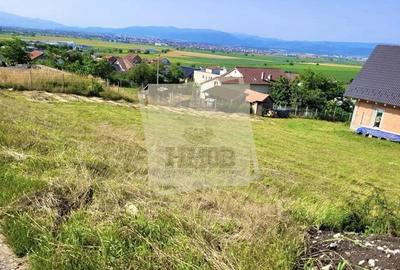 Teren intravilan cu utilitati si priveliste spre Sibiu in zona Sura Mare - 1