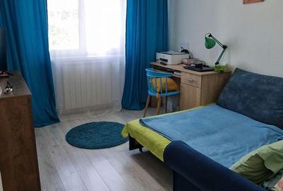 Poarta 6, 3 camere decomandate etajul 1. - 21