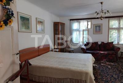 Casa de vanzare cu 2 apartamente separate si teren 544 mp Cisnadioara - 4