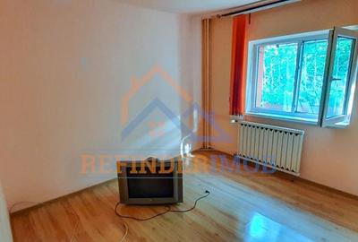 Apartament de vanzare cu 3 camere, zona 13 Septembri - 3