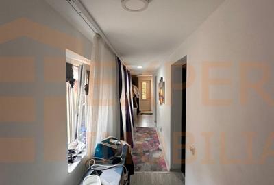 Casa de vanzare, 3 camere,  situata in zona CET - 14