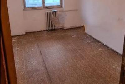 Apartament cu 3 camere decomandat în Lacul Tei