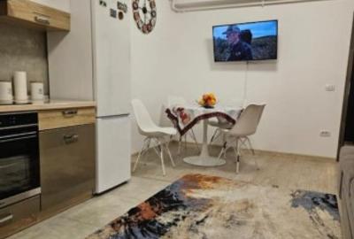 Apartament cu 2 camere decomandat în Tractorul