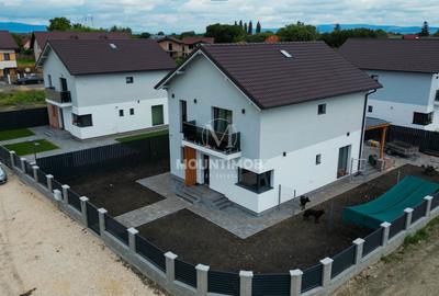 Casa moderna,4 camere, pompă de căldură si panouri fotovoltaice - 13