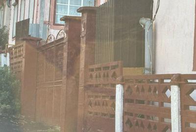 Casa 130mp (2 fronturi) cu Teren de  2400mp spre vanzare in Brosteni.