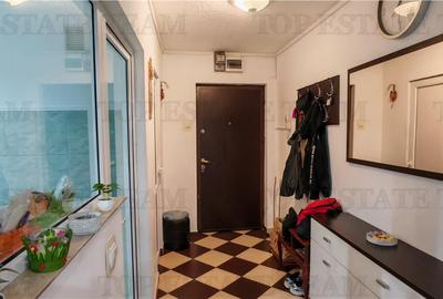 Apartament de 4 camere, cu centrala proprie, foarte spatios, in Militari, la 2 m - 17