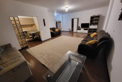 Apartament cu 3 camere semidecomandat, mobilat în Străulești