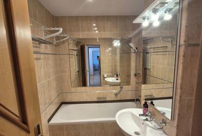 Închiriez apartament cu 3 camere,  centru - 7