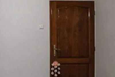 104990 euro -2 camere -gorjului -bloc 1982- etaj 1 - 4