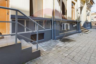 De vanzare Casa Vila București S+P+M in Sector 1 - 5