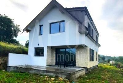 Casa 5 camere de vanzare in Salicea - 1