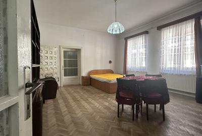 Apartament cu 2 camere semidecomandat în Centrul Istoric