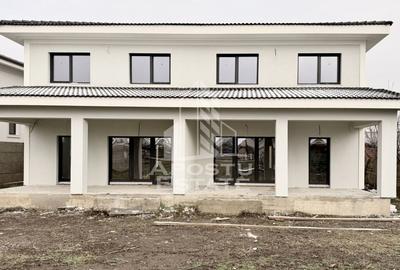Jumatate de duplex de vanzare cu 5 camere, Dumbravita - 1