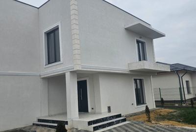 Casă individuală cu 6 camere în Malu Mare