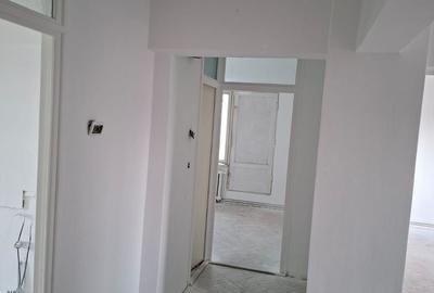 Apartament cu 3 camere,  et 4/8, 90 mp,  str Decebal/ Unirii - 2