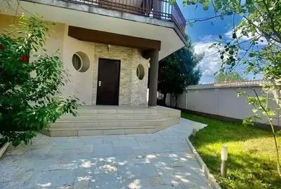 Casă cu 7 camere în Apărătorii Patriei