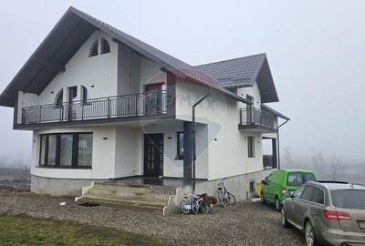 Casă / Vilă de lux, Moara Nica, Suceava - 1