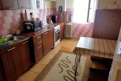 Apartament 4 camere in Mărăști la etajul 4, 65 mp, parcare