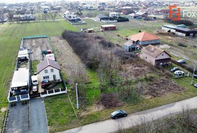 Teren intravilan de 1952 mp cu utilitati - zona Parta - 1