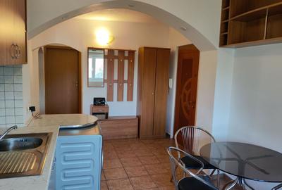 Apartament cu 4 camere decomandat, mobilat în Aradului