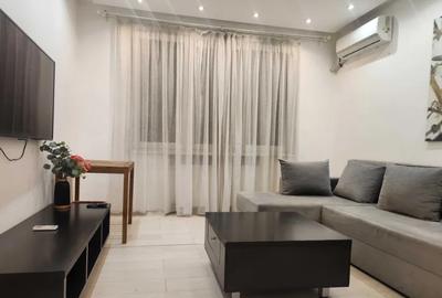 Apartament cu 2 camere decomandat, mobilat în P-ța Romană