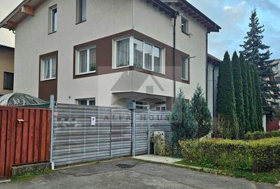 Oportunitate - Apartament cu trei camere in vila, zona Tractorul 70 mp - 1