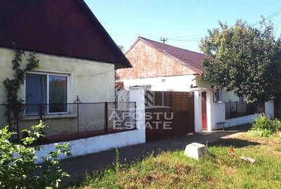 Casă individuală cu 3 camere în Central