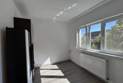 Apartament cu 2 camere decomandat în Soarelui