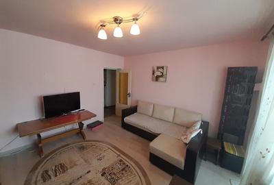 Apartament cu 3 camere decomandat, mobilat în Calea Moldovei