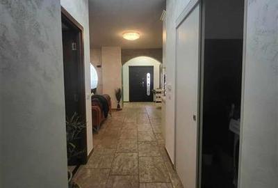 Apartament 3 Camere, Decomandat - 2